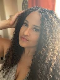 Iris Dewitt's Instagram, Twitter & Facebook