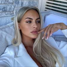 World cup winner jerome boateng has accused german beauty kasia lenhardt of blackmail in a fierce public row, adding that she destroyed his relationships in claims that the model has hit back at by branding him the devil. Kasialenhardt Hashtag On Twitter