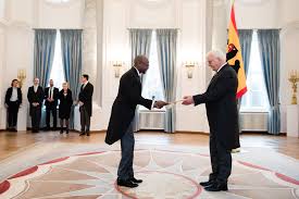 Die zusammenarbeit mit dem bundespräsidenten ist sehr gut und vertrauensvoll. Www Bundespraesident De Der Bundesprasident Amt Und Aufgaben
