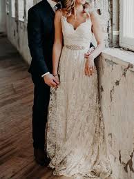 Elfenbein spitze brautkleid mit offenen rücken, dunkelgrün tüll brautkleid, volle länge zartekleid. Hochzeitskleid Court Train A Linie Spaghettitrager Armellose Spitze V Ausschnitt Ruckenfreie Elfenbein Brautkleider