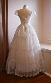 Vintage Wedding Dress 1950 S Tiered Lace Wedding Gown Back View Vintage Wedding Dress 1950s Wedding Gowns Lace Wedding Gowns Vintage
