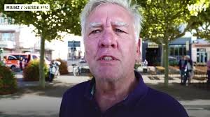 Gesprächsangebote wurden nicht angenommen oder erst dann, wenn die probleme der kinder in der schule so massiv waren, dass sie sich nicht mehr ignorieren ließen. Rhine Cleanup Freiwillige Sammeln 140 000 Zigarettenkippen