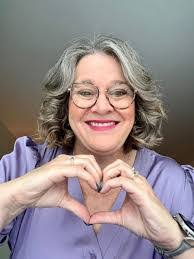 Sandra Gillett's Instagram, Twitter & Facebook