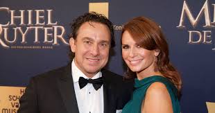 Ik merk dat ik daar terughoudender in ben. jan heeft zelf al vier kinderen, drie jongens en een meisje, uit zijn eerdere huwelijk. Marco En Leontine Borsato Na 23 Jaar Uit Elkaar Dankbaar Voor Mooie Jaren Breuk Marco En Leontine Ad Nl