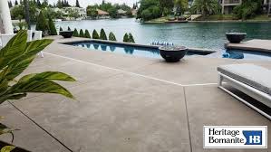 A Sophisticated Clean Lined Look Was Added To This Backyard Retreat By Installing Bomanite Sandscape Refined Antico Concrete Decor Backyard Retreat Pool Deck