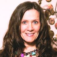 Carrie Dell's Instagram, Twitter & Facebook