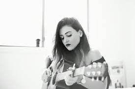 Gambar gitar kartun hitam putih gambar keren hits. Foto Grayscale Wanita Bermain Gitar Plating Hitam Dan Putih Orang Orang Gadis Musisi Musik Pxfuel