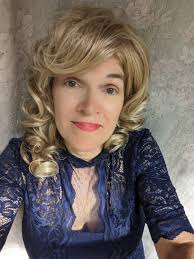 Gwyn Bowen 更新了她的封面相片。