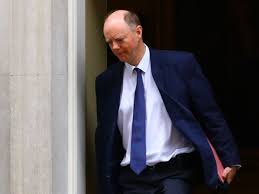 Video appears to show chris whitty being verbally abused in street. Isekhvakyruqnm