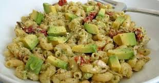 Salade De Macaronis Au Thon Avocat Et Tomates Sechees Roxanne Cuisine Recettes De Katherine Roxanne Veilleux Recipe Avocado Pasta Salad Pesto Pasta Salad Pasta Salad
