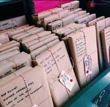 A Bookstore Where All Books Are Wrapped In Paper With A Short Description So Nobody Can Judge A Book By Its Cover Bookstore Book Lovers Good Books