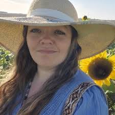 Earth "breathing"... Mesmerizing waves of the tall green grass, How does it  feel to the cows... 🐄 🐄 :) Bologna