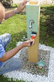 wasserzapfstelle im garten robinet jardin deco jardin palettes projets de jardins