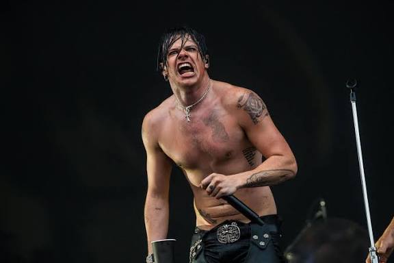 Yungblud Breaks Leg in Motorcycle Accident, Still Plans to Tour