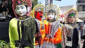 Maybe you would like to learn more about one of these? Mengenal Ondel Ondel Ciri Khas Betawi Dulu Dijadikan Pengusir Roh Jahat Tribun Timur
