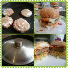 Pada lapisan roti tengah, taruh selada, acar timun, daging sapi panggang, bawang bombai, saus, dan tutup dengan roti wijen. Resepi Burger Ala Mcd September Ox