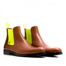 De chelsea boots zijn vernoemd naar de engelse wijk chelsea waar alle creativelingen in de jaren '50 dit schoeisel droegen. Serfan Chelsea Boot Damen Cognac Gelb