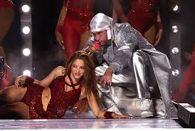 The halftime show at a thanksgiving football game between the chicago bears and detroit lions got off to a rough start. Super Bowl Halftime Show Behind The Scenes Facts