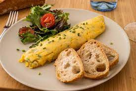 How To Make A French Rolled Omelette At Home 2foodtrippers In this lesson we are learning to make a classic french omelette which should be slightly runny in the centre and have no browning at all around the outside. 2foodtrippers