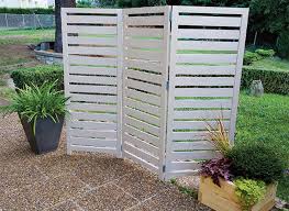Des meubles fabriqués avec des palettes recyclées. Tutoriel Realiser Un Paravent Avec Du Bois De Palettes