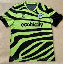 He installed his first turbine on the hills overlooking the new lawn in 1996. Neue Saison Forest Green Rovers Home Fussball Trikots 2019 2021