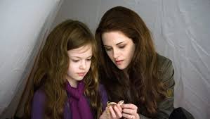 Часть 2 (the twilight saga: Mackenzie Foy Stands Out In Breaking Dawn Part 2