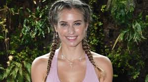 Apr 14, 2021 · sophia thomalla partner früher / sophia thomalla disst cathy hummels vor laufender kamera. Cathy Hummels Postet Bikinifoto Ich Bin Stolz Auf Meinen Korper