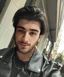 Zayn malik hairstyles have ranged from taller styles to straight and sleek appearances. Top 35 Amazing Zayn Malik Hairstyles Haircuts 2020 Undercut Products