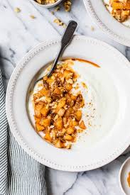 These Healthy Cinnamon Apple Yogurt Bowls Taste Just Like Apple Pie Recipe Yogurt Bowl Cinnamon Breakfast Skinny Taste Recipes