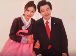 앞서 지난 21일 최사랑은 유튜브 채널 '가로세로연구소'에 출연해 허경영과 2015년 12월부터 2019년 초까지 동거하며 사실혼 관계를 유지했다고. ê°€ìˆ˜ ìµœì‚¬ëž' ìœ íŠœë¸Œ ì±„ë„ ì¶œì—°í•´ í—ˆê²½ì˜ê³¼ ë™ê±°í•´ ì•„ì´ ê°€ì¡Œìœ¼ë‚˜ ë‚™íƒœí–ˆë‹¤ ì£¼ìž¥ ì¡°ì„ ì¼ë³´