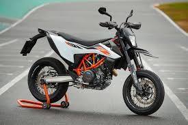 The latest ktm 690 enduro r gains the same engine, electronics and chassis. Ktm 690 Smc R 2019 Test Vorzuglicher Eintopf