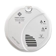 The first alert co600 plug in carbon monoxide alarm utilizes an electrochemical carbon monoxide sensor to detect carbon monoxide. First Alert Battery Powered Photoelectric Combination Smoke And Carbon Monoxide Detector Lowe S Canada