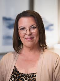 Heather Cary's Instagram, Twitter & Facebook