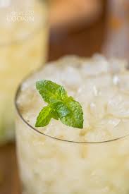 The mint julep is the traditional beverage of churchill downs and the kentucky derby. Mint Julep The Classic Signature Drink Of The Kentucky Derby