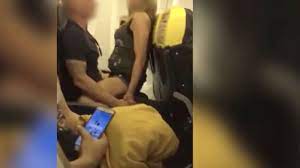 Sex im Flugzeug: Quickie bei Ryanair | reisereporter.de