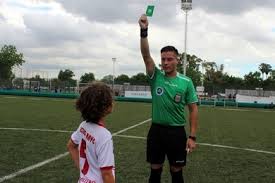Analizamos diferentes temas del fútbol, el campeonato local, las actuaciones arbitrales, las selección nacional, en. Mira Que Significa La Tarjeta Verde Que Aparecio En Argentina El Deber