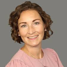 Courtney Peek's Instagram, Twitter & Facebook