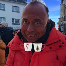 Ein beauftragter Frachtfahrer legte einen unplanmäßigen Stopp ein, um sich  in einem nahegelegenen Hotel auszuruhen, als die Munition und Granaten  entwendet wurden.