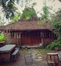 Joglo adalah rumah tradisional masyarakat jawa atau daerah lain di indonesia yang terdiri atas 4 tiang utama. 5 Rumah Adat Jawa Tengah Gambar Nama Joglo Penjelasan