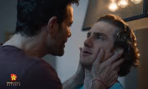 Da giro a su carrera con personaje gay