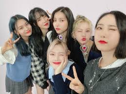 Our world is filled with things that can be found in groups of four. Gfriend Sits Down For A Grammy Museum Interview Becomes First K Pop Girl Group To Be Invited Kpopstarz