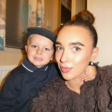 Anyone in the Bougainville in Costa adeje who can tell me what the all  inclusive food is like for lunch and dinner. I have a really fussy 16 year  old vegetarian and