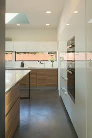 12 Inspirational Examples Of Letterbox Windows In Kitchens Minimalist Decor Minimalist Kitchen Modern Kitchen