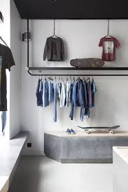 Portant Suspendu Et Bloc En Batipin Naturel Et Base Beton Kids Shop Boutique Finger In The Nose Boutique De Decoration Architecte Interieur Dressing Chambre