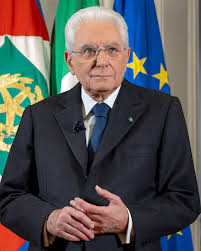 Dieci anni fa il Presidente Sergio Mattarella iniziava il suo mandato alla  guida della Repubblica Italiana. Oggi celebriamo un decennio di servizio  istituzionale segnato da equilibrio, responsabilità e dedizione al Paese.  Una