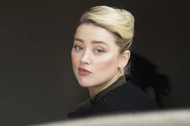 Amber Heard pide dinero para pagar su deuda a Johnny Depp