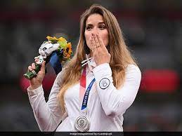 According to espn, the star javelin thrower has auctioned off her silver medal from the games in. Nepw5yx08xqy6m
