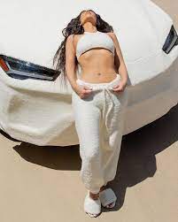 Jun 16, 2021 · kim kardashian is no stranger to the luxe lifestyle, but it appears wrapping her lamborghini in her white skims fabric was a step too far for unimpressed fans. Kim Kardashian Advertises Lamborghini Urus Which Body Is Covered With Fur Byri