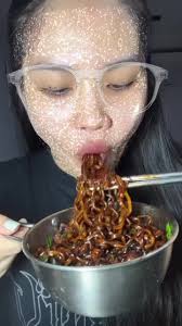 របៀបឆុងមីខ្មៅឆ្ងាញ់ហើយអត់ល្វីង😋😋