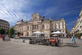 The city is situated just south of the confluence of the loir, mayenne and sarthe which form together the river maine. Reiseroute Angers Nantes Rennes
